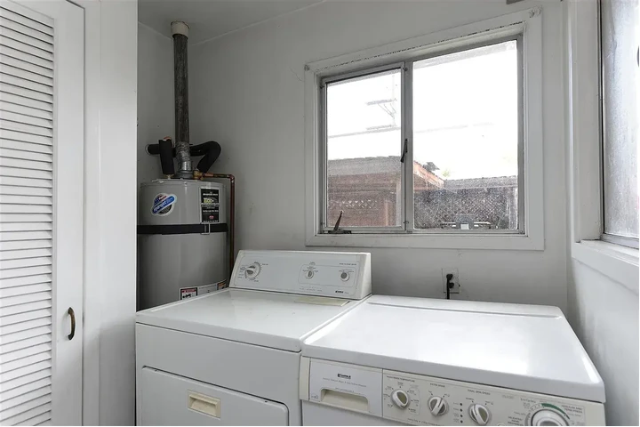 $1000 : Cute as a bug's ear!  Comforta image 9