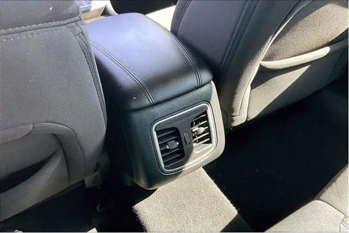 $9000 : Chrysler 200 2016 Limited 4d image 10