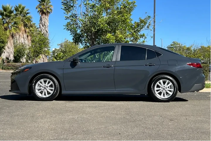 Toyota Camry 2025 LE 4dr Sed image 6