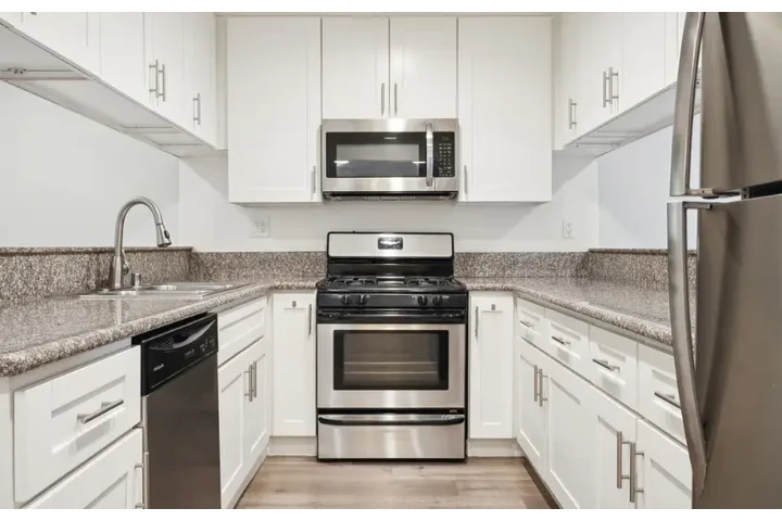 $2650 : Los Angeles image 4