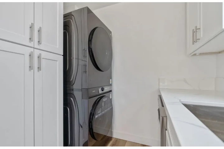 $2500 : Beautiful 3Beds /2Bath House image 4