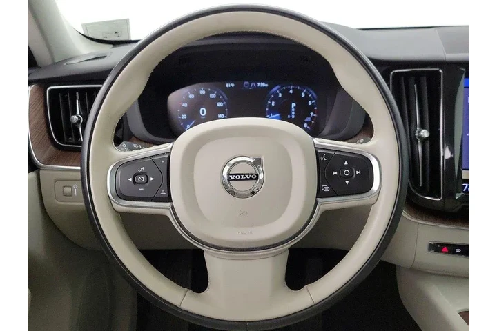 $24998 : Volvo XC60 2021 AWD T5 Momen image 10