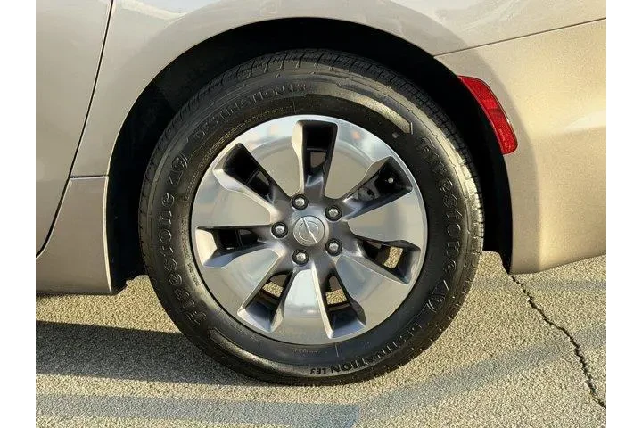 $18995 : Chrysler Pacifica Hybrid 201 image 10