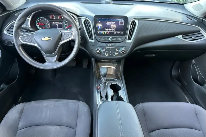 $16536 : Chevrolet Malibu 2022 LT 4dr image 3