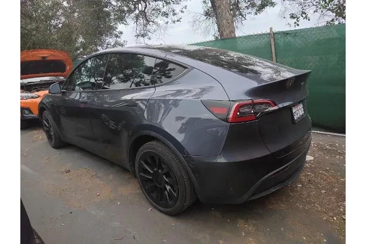 $32085 : Tesla Model Y 2022 AWD Long image 3