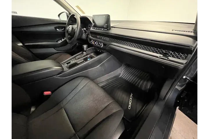 $25722 : Honda Accord 2024 LX 4dr Sed image 10