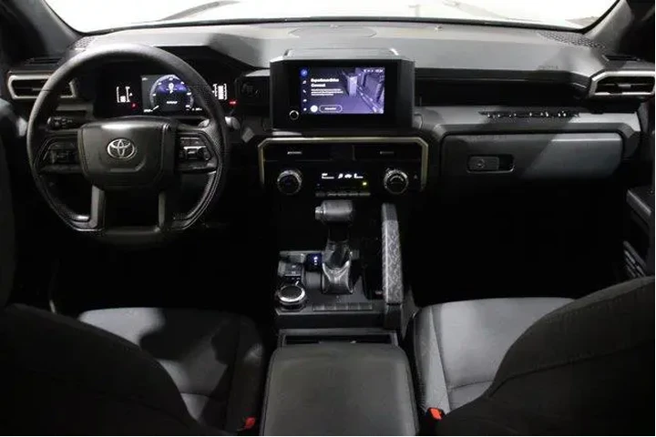 $38998 : Toyota Tacoma 2025 4x4 SR 4d image 2