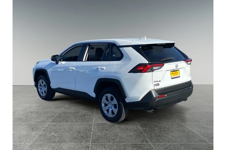 $30990 : Toyota RAV4 2024 AWD LE 4dr image 3