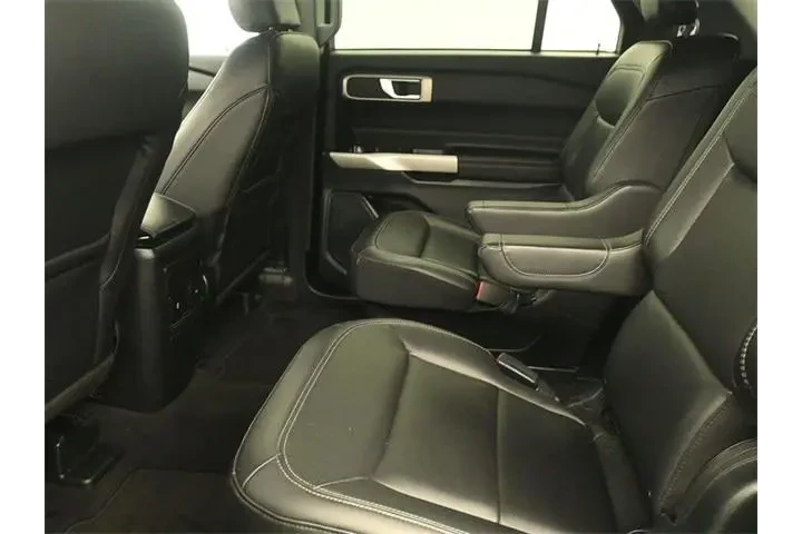 $32046 : Ford Explorer 2023 AWD XLT 4 image 10