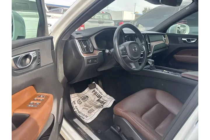 $24000 : Volvo XC60 2021 AWD T5 Momen image 5