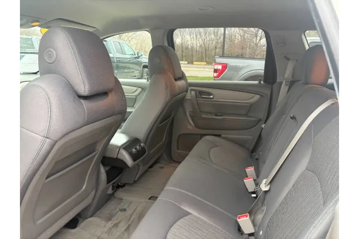 $9950 : 2015 Traverse LT image 8