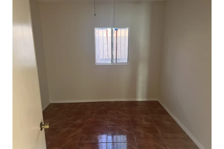 $2495 : Casa con utilidades incluidas! image 5