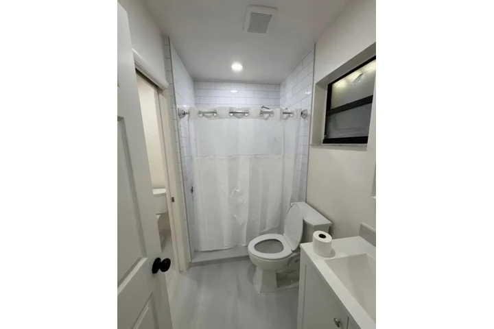 $1000 : ESTUDIO CON PARKING ANGELES CA image 6