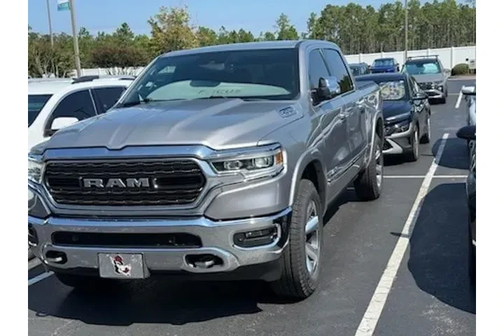 $39479 : Ram 1500 2022 4x4 Limited 4d image 2