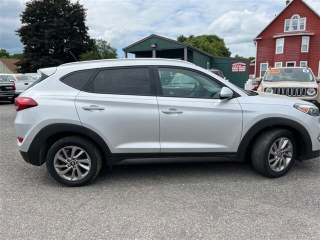 $8990 : 2016 TUCSON image 2