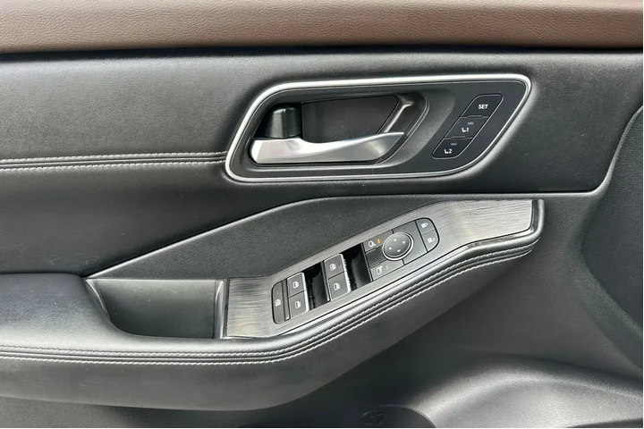 $25997 : Nissan Rogue 2023 Platinum 4 image 10