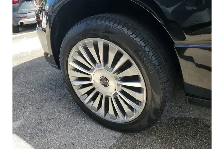 $18990 : Lincoln Navigator 2017 4x2 S image 8