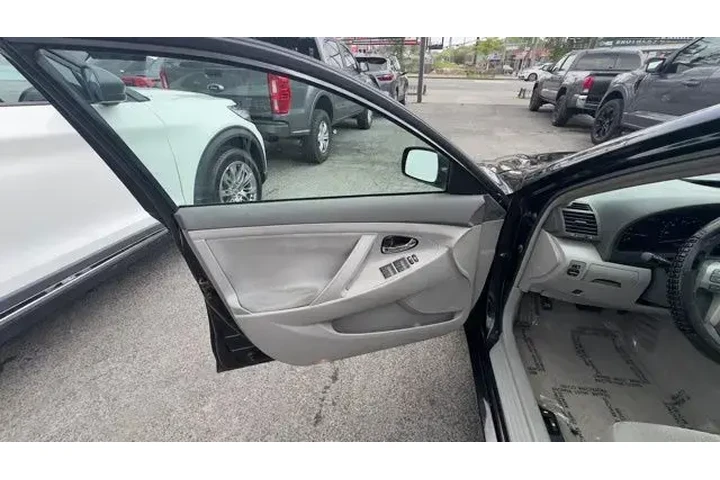 $8288 : Toyota Camry 2011 SE 4dr Sed image 9