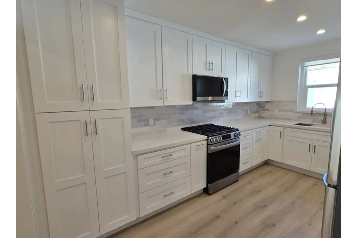 $2045 : Spacious 2 Bed Home in Lynwood image 3