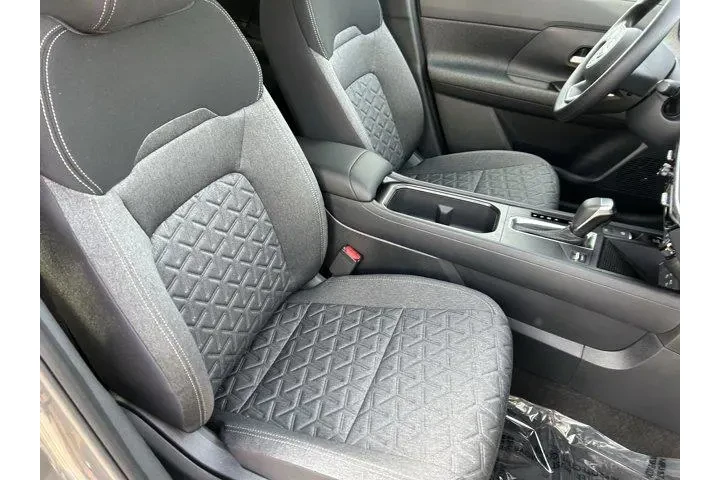 $27445 : Nissan Kicks 2026 SV 4dr Cro image 10