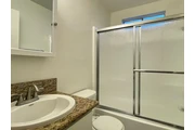 $1800 : 1 BD Apartment in Convenient D thumbnail