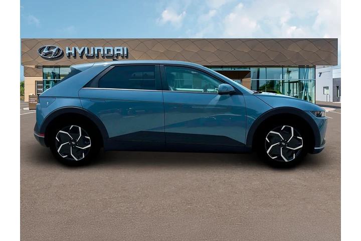 $23990 : Hyundai IONIQ 5 2024 SE 4dr image 9