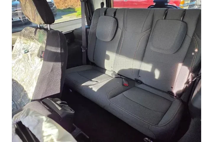 $31000 : Jeep Wrangler 2024 4x4 Sport image 10