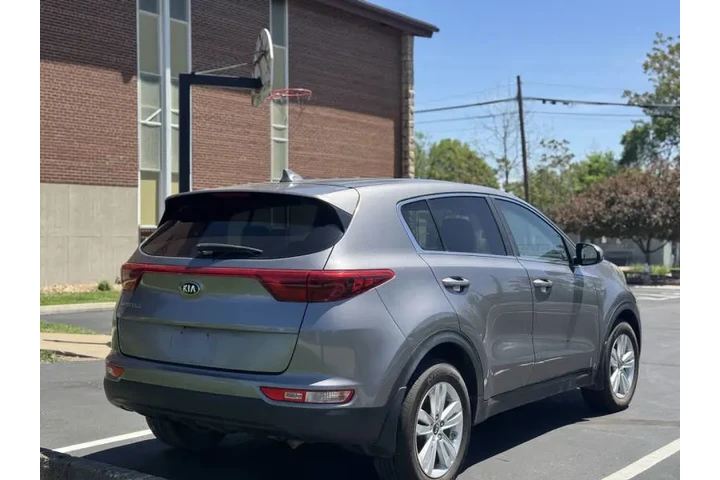 $7999 : 2017 Sportage LX image 6