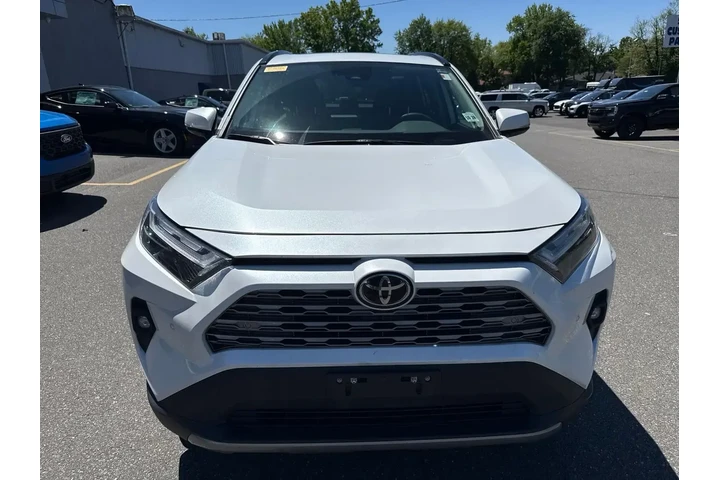 $38995 : Toyota RAV4 2024 AWD Limited image 5