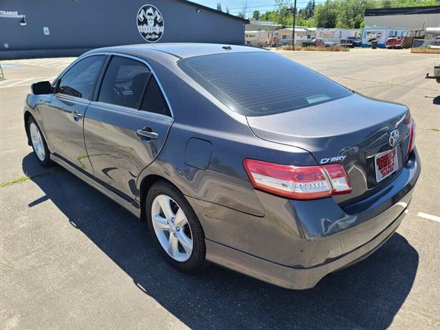 $9999 : 2011 Camry SE Sedan image 5