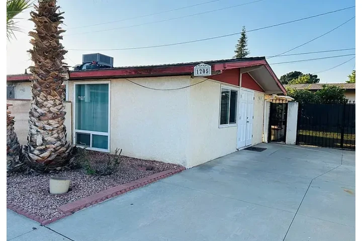 $2080 : 1205 W Cozy 3 bedroom 1 bath image 2