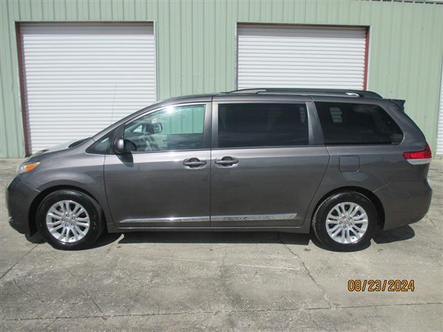 $14895 : 2013 Sienna image 5