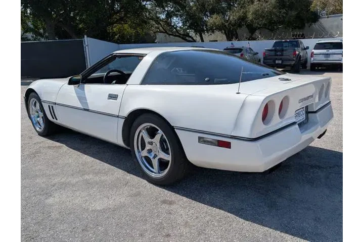 $9997 : Chevrolet Corvette 1984 2dr image 5