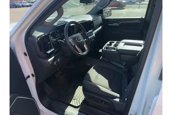 $38998 : GMC Sierra 1500 2022 4x4 SLE image 2