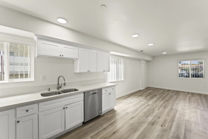 $4400 : 5 bedroom, 3 bath, 1 year new image 9