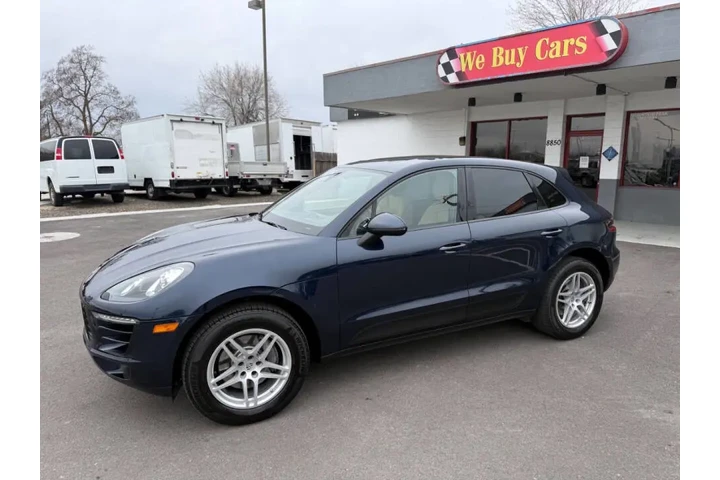 $21997 : 2018 Macan Base image 4