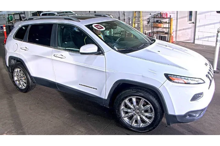 $7995 : 2014 Cherokee Limited image 3