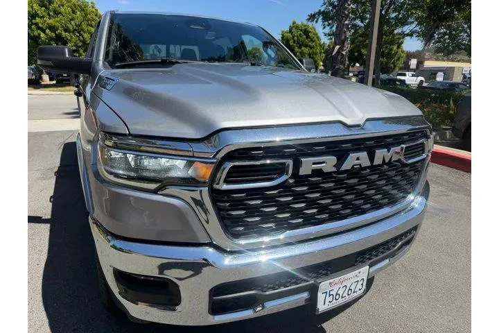 $35967 : Ram 1500 2025 4x4 Big Horn 4 image 2