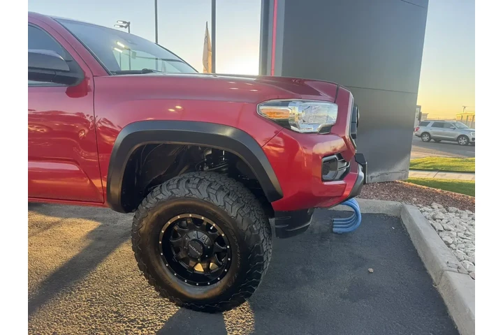 $23900 : Toyota Tacoma 2021 4x4 TRD S image 4