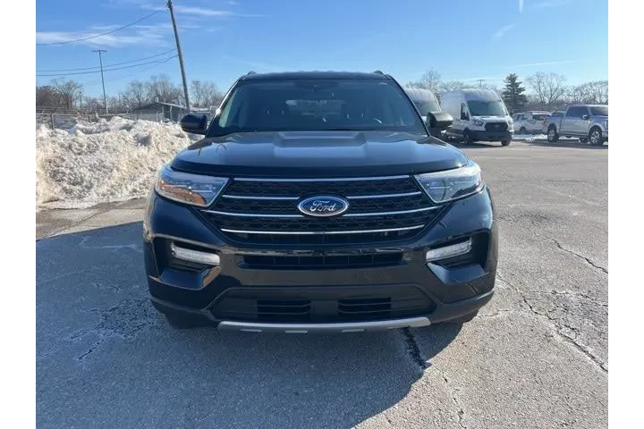 $29556 : Ford Explorer 2022 AWD XLT 4 image 2