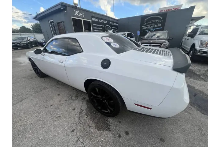 $9850 : 2016 Challenger SXT Plus image 4
