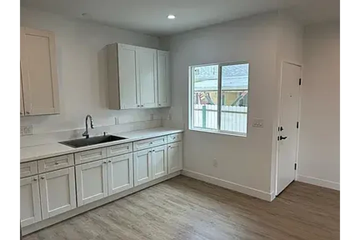 $1000 : Apartment for rent image 3
