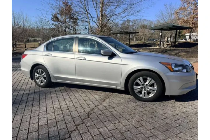 $5750 : 2011 Accord LX-P image 8