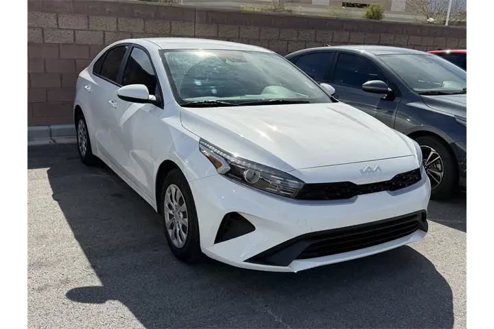 $16988 : Kia Forte 2024 LX 4dr Sedan image 5