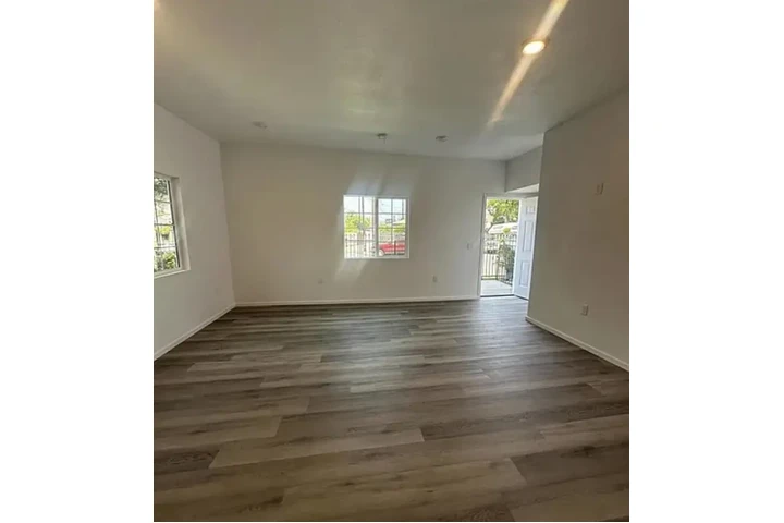 $800 : Estudio a estrenar. image 2