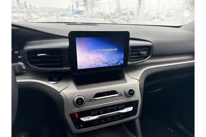 $30104 : Ford Explorer 2023 AWD XLT 4 image 8