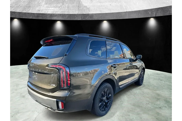 $34985 : Kia Telluride 2023 AWD SX 4d image 2