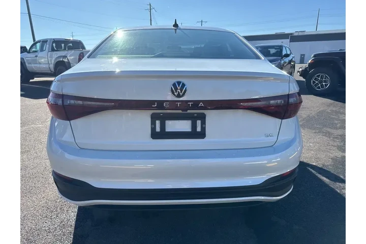 $27777 : Volkswagen Jetta 2025 SE 4dr image 7
