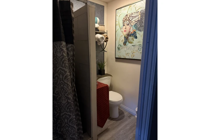 $1150 : Cuarto de Renta image 2