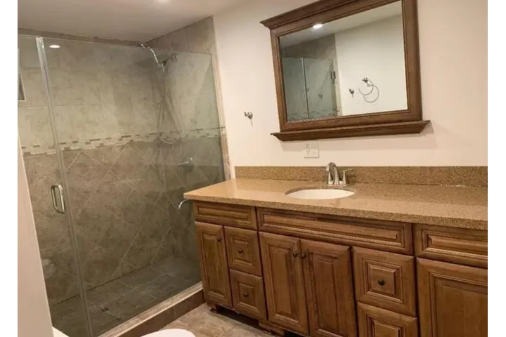 $4000 : 18233 Welby Way, Los Angeles, image 3